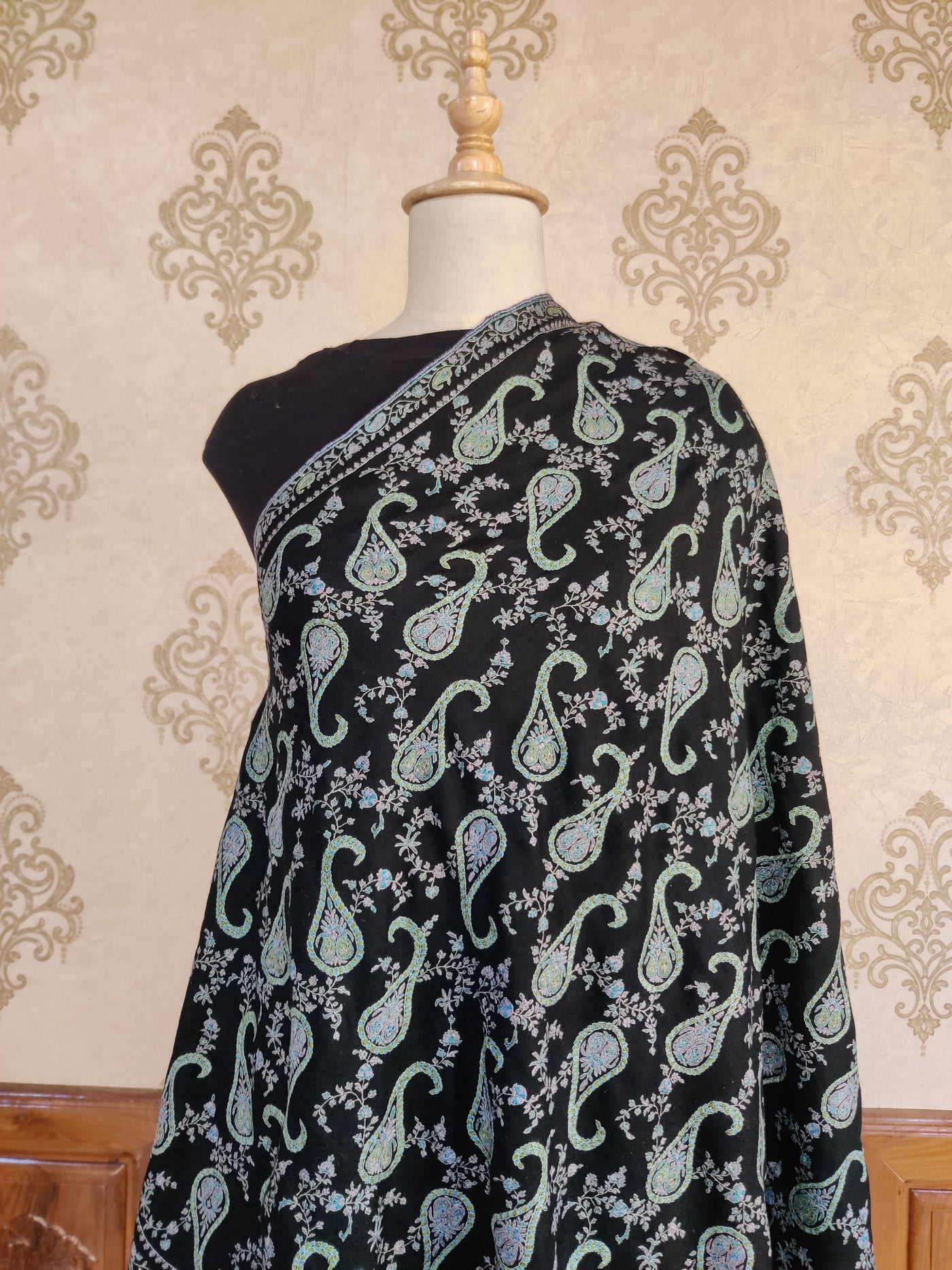 Elegance Redefined: Pure Pashmina Shawl with Intricate Sozni Embroidery - KashmKari