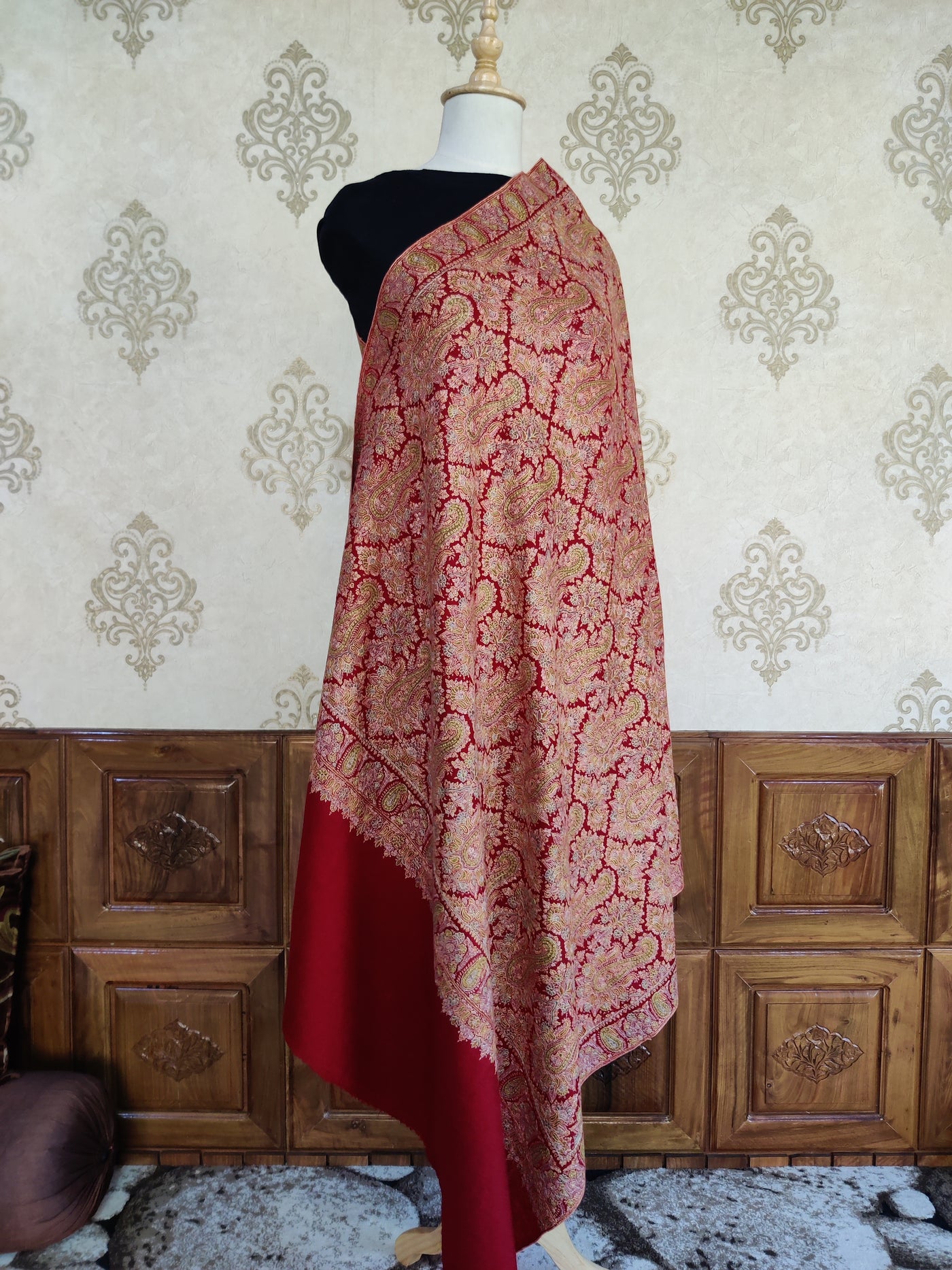 The Artisan's Palette: Pure Pashmina Shawl with Sozni Embroidery - KashmKari