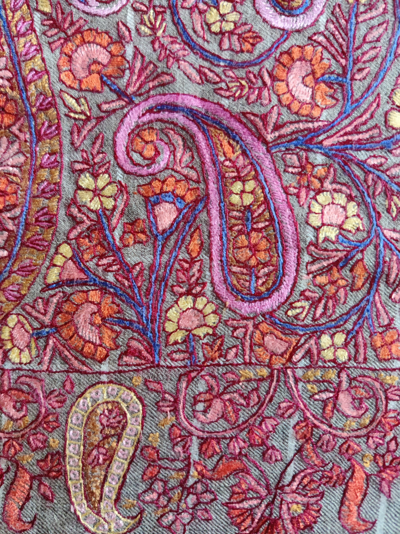 Big 275 cm (108") x 140 cm (55") Roshanara Paisley Cascade: Pure Pashmina Shawl with Hand Sozni Embroidery