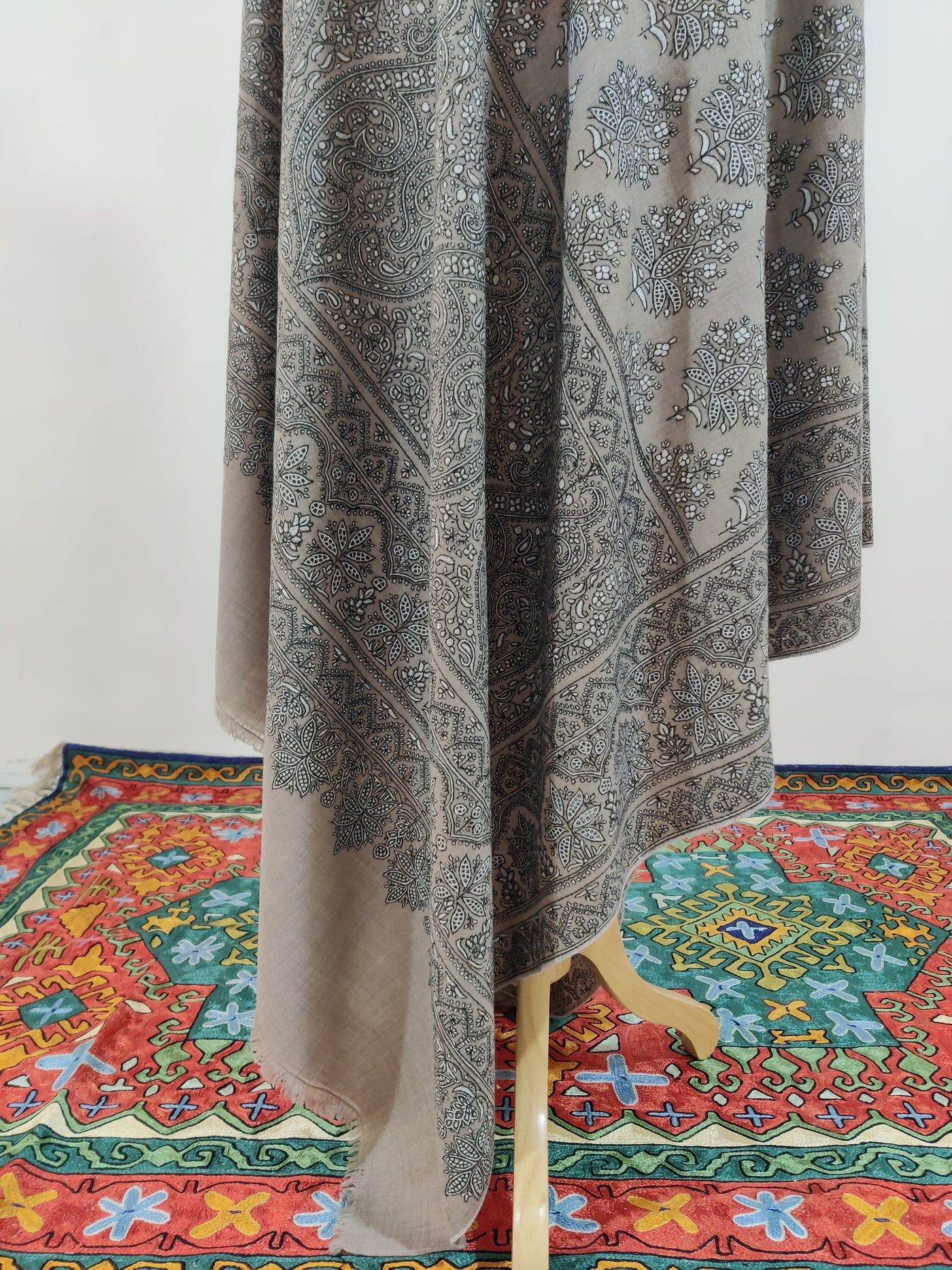 3 Yards : Charcoal Elegance Sozni Hand Embroidered Pure Pashmina Shawl