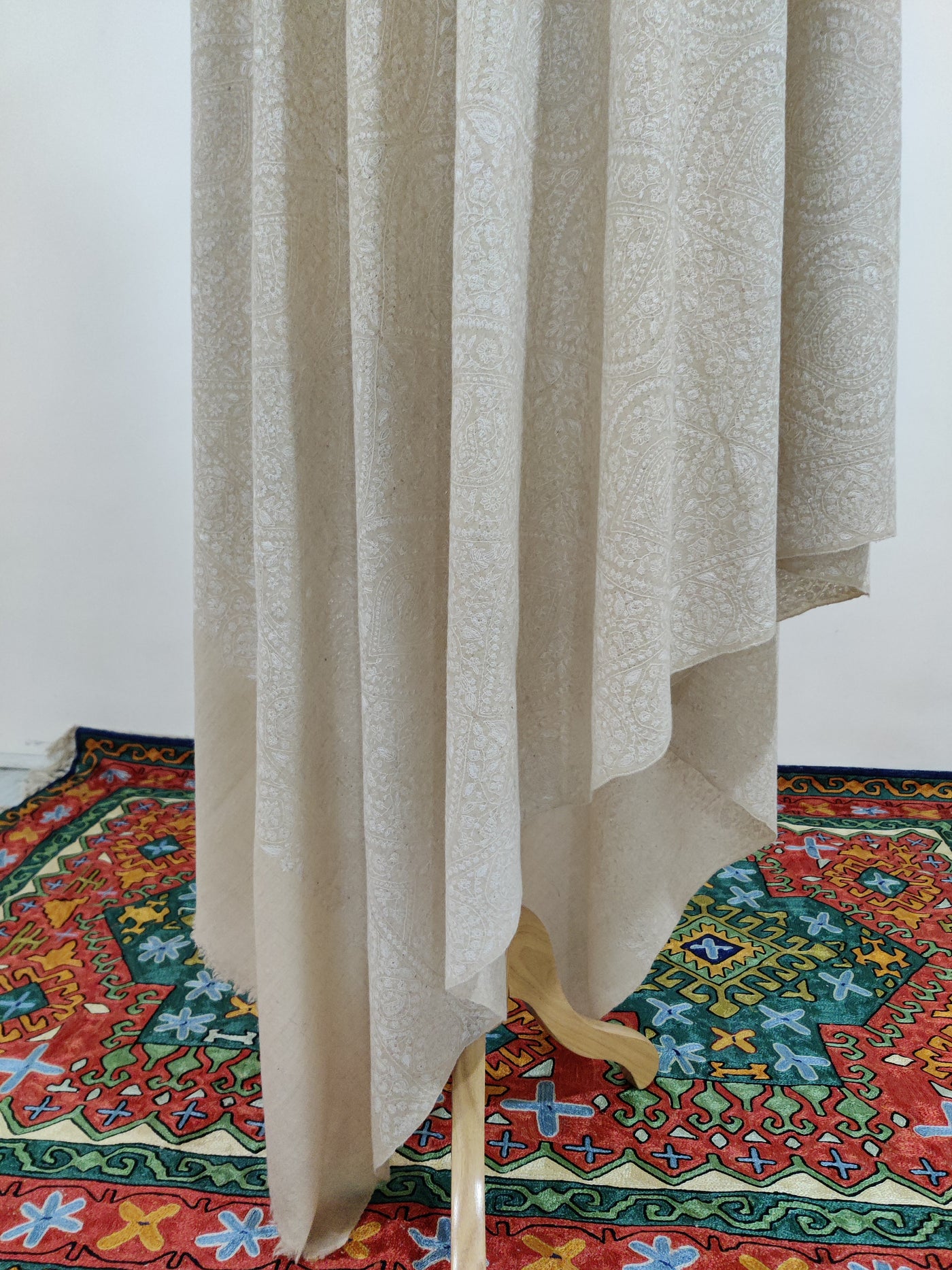 3 Yards : Ivory Whisper Hand Embroidered Sozni Pure Pashmina Shawl