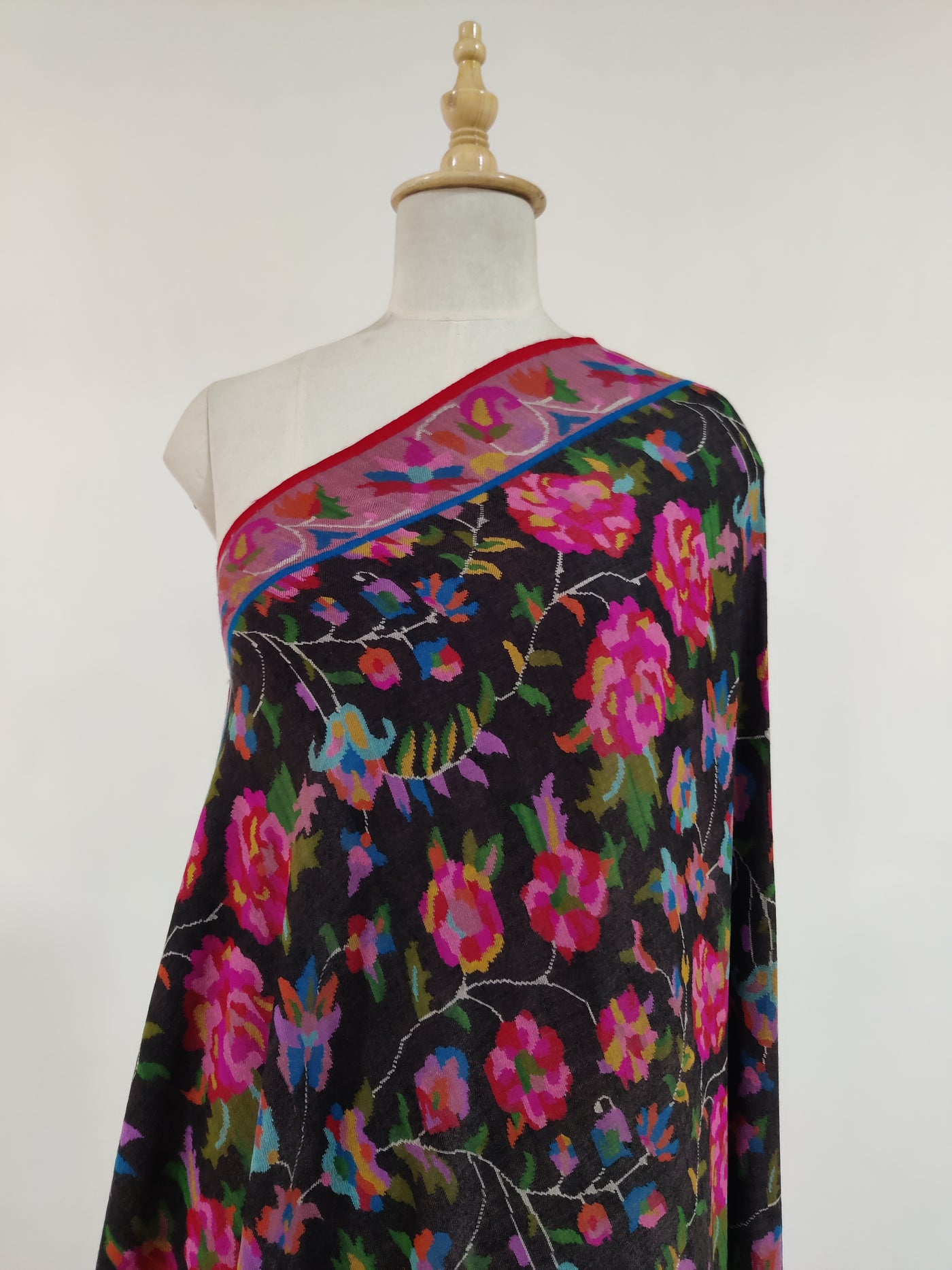 3 Yards : Floral Night Kani Pure Pashmina Shawl