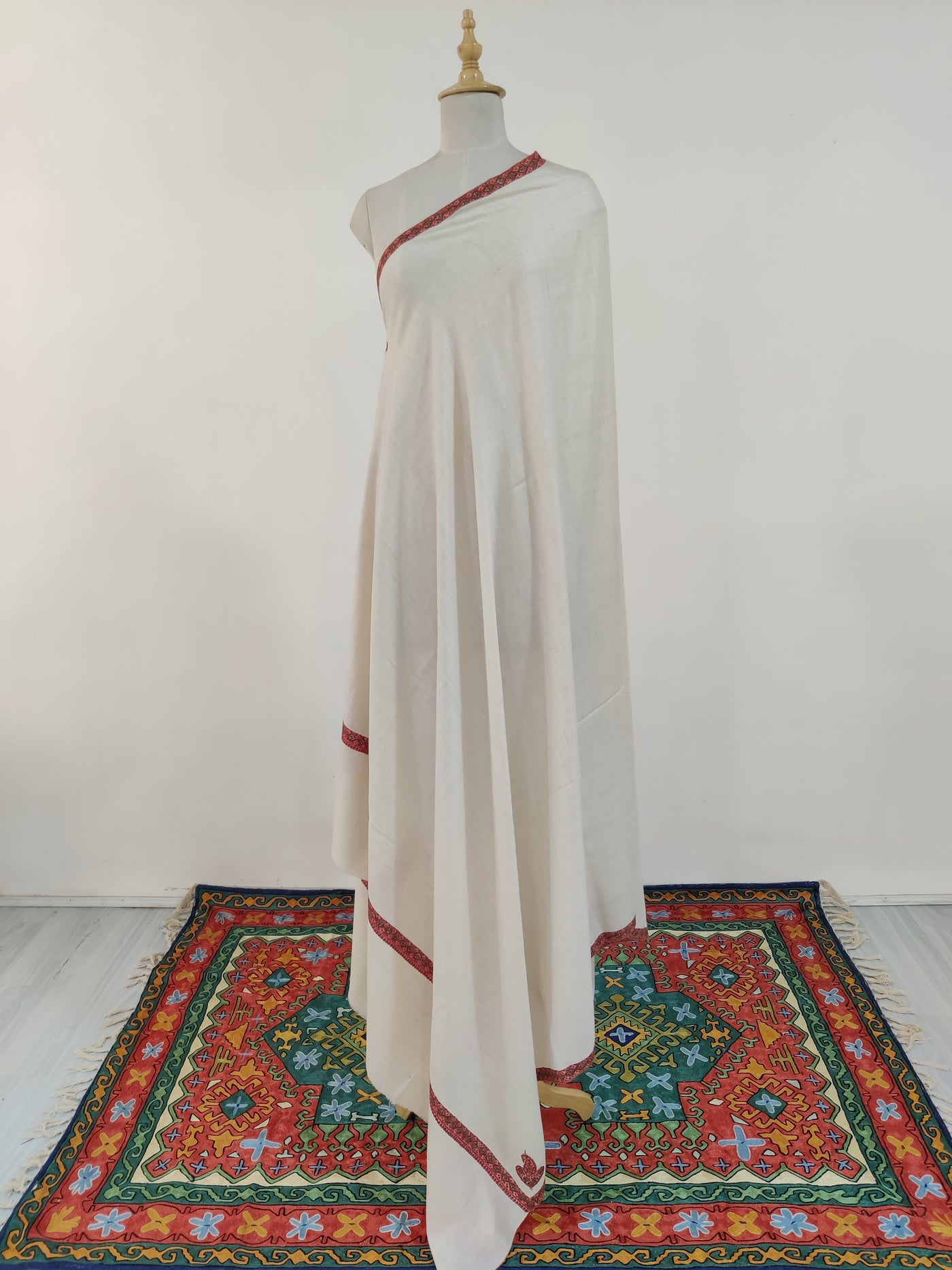 3 Yards : Classic Ivory Hand-Embroidered Sozni Pure Pashmina Shawl