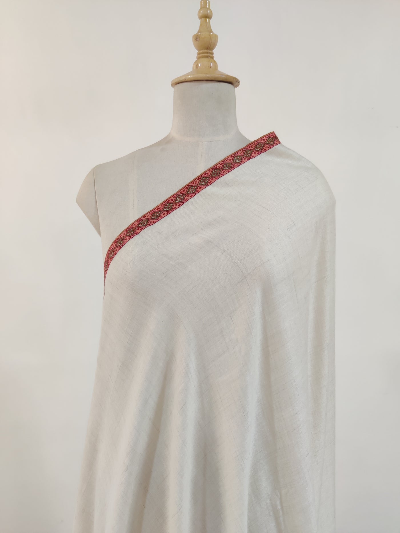 3 Yards : Classic Ivory Hand-Embroidered Sozni Pure Pashmina Shawl