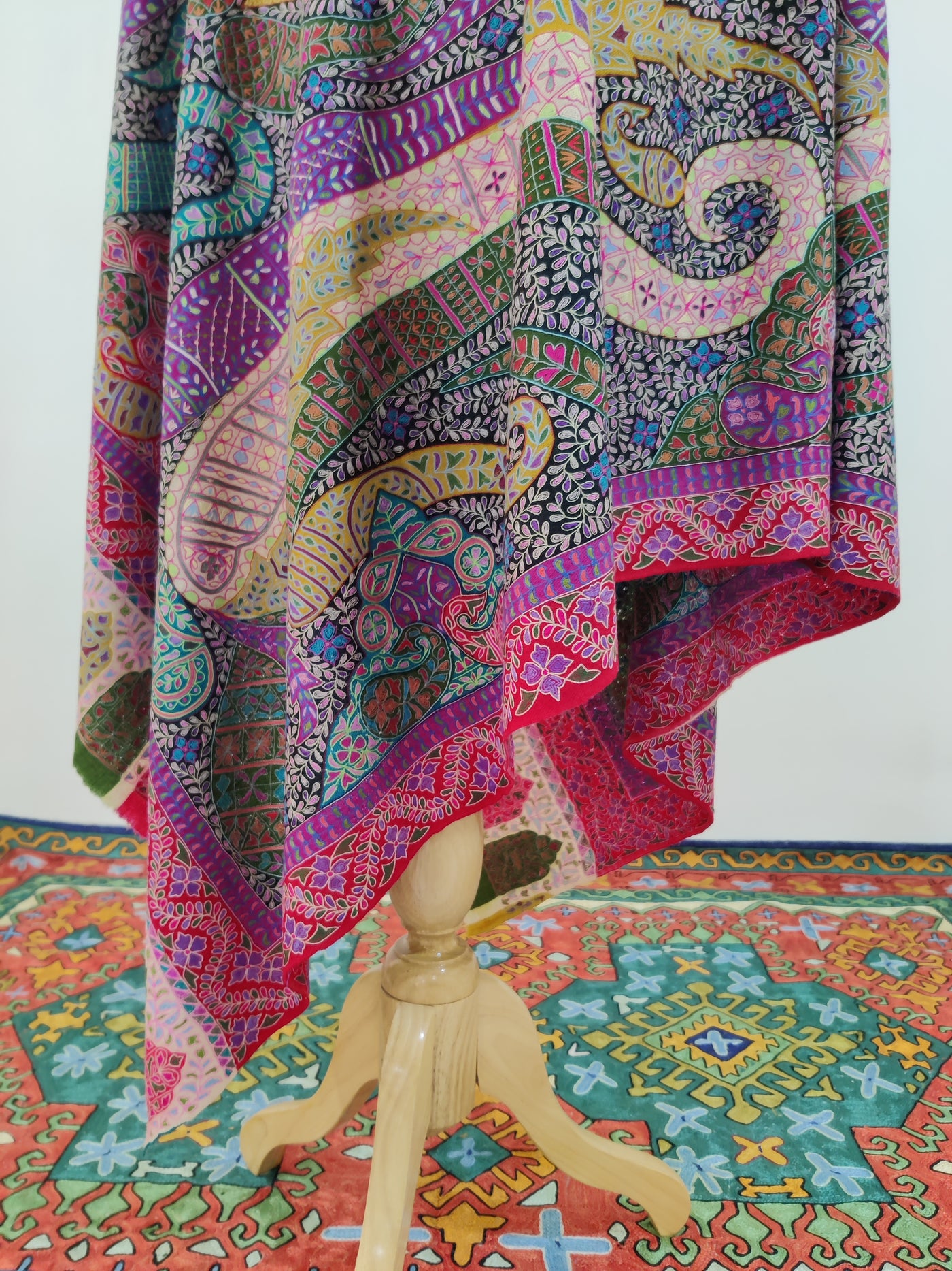 Kalamkari: Hand-Embroidered Sozni Pure Pashmina Shawl