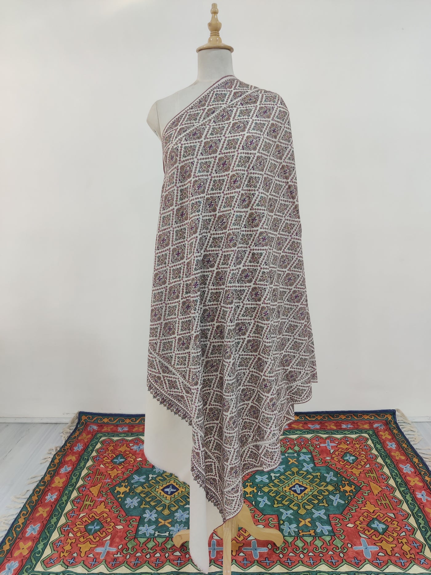 Geometric Harmony: Hand-Embroidered Sozni Pure Pashmina Shawl Jamawar