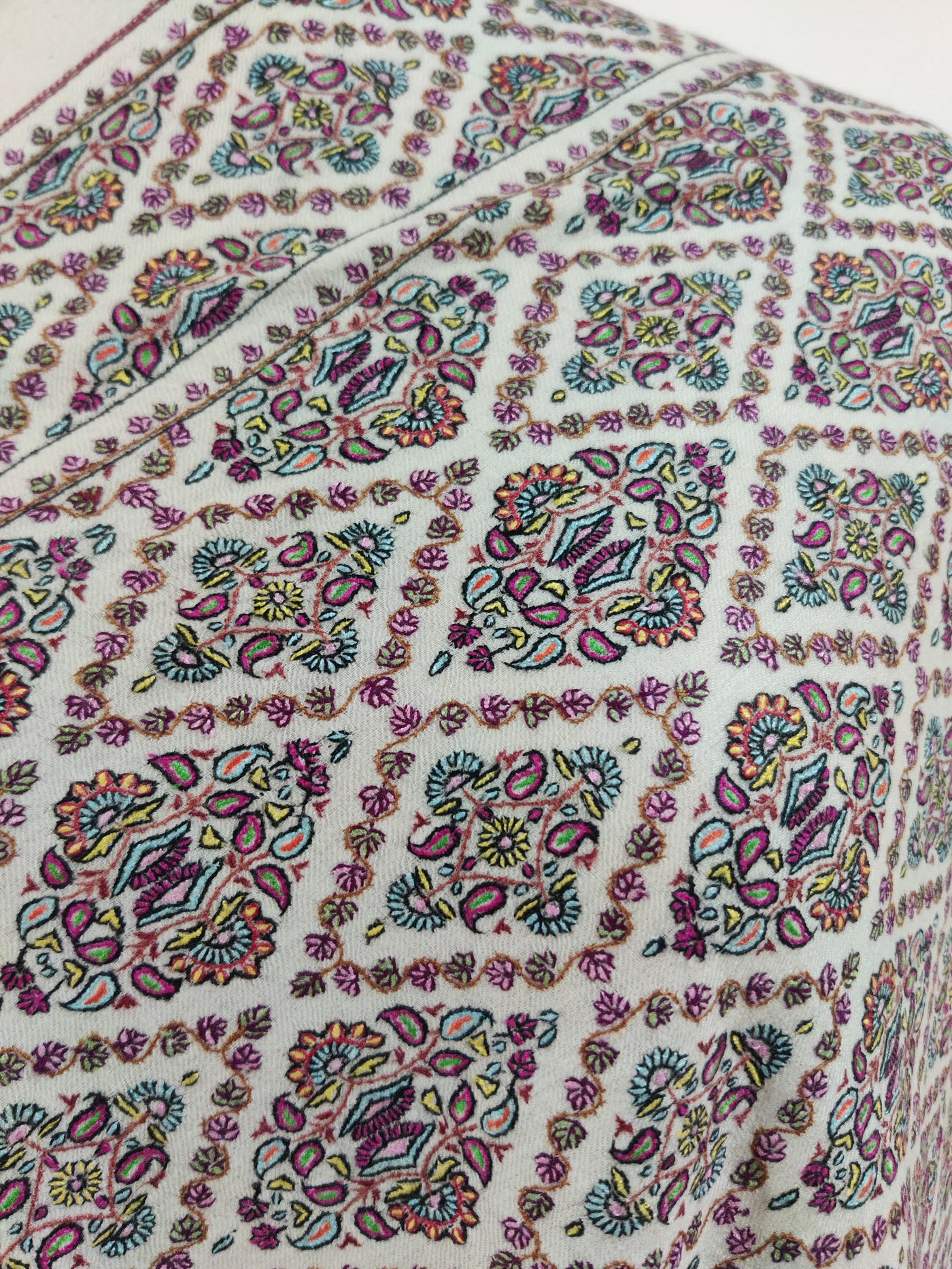 Geometric Harmony: Hand-Embroidered Sozni Pure Pashmina Shawl Jamawar