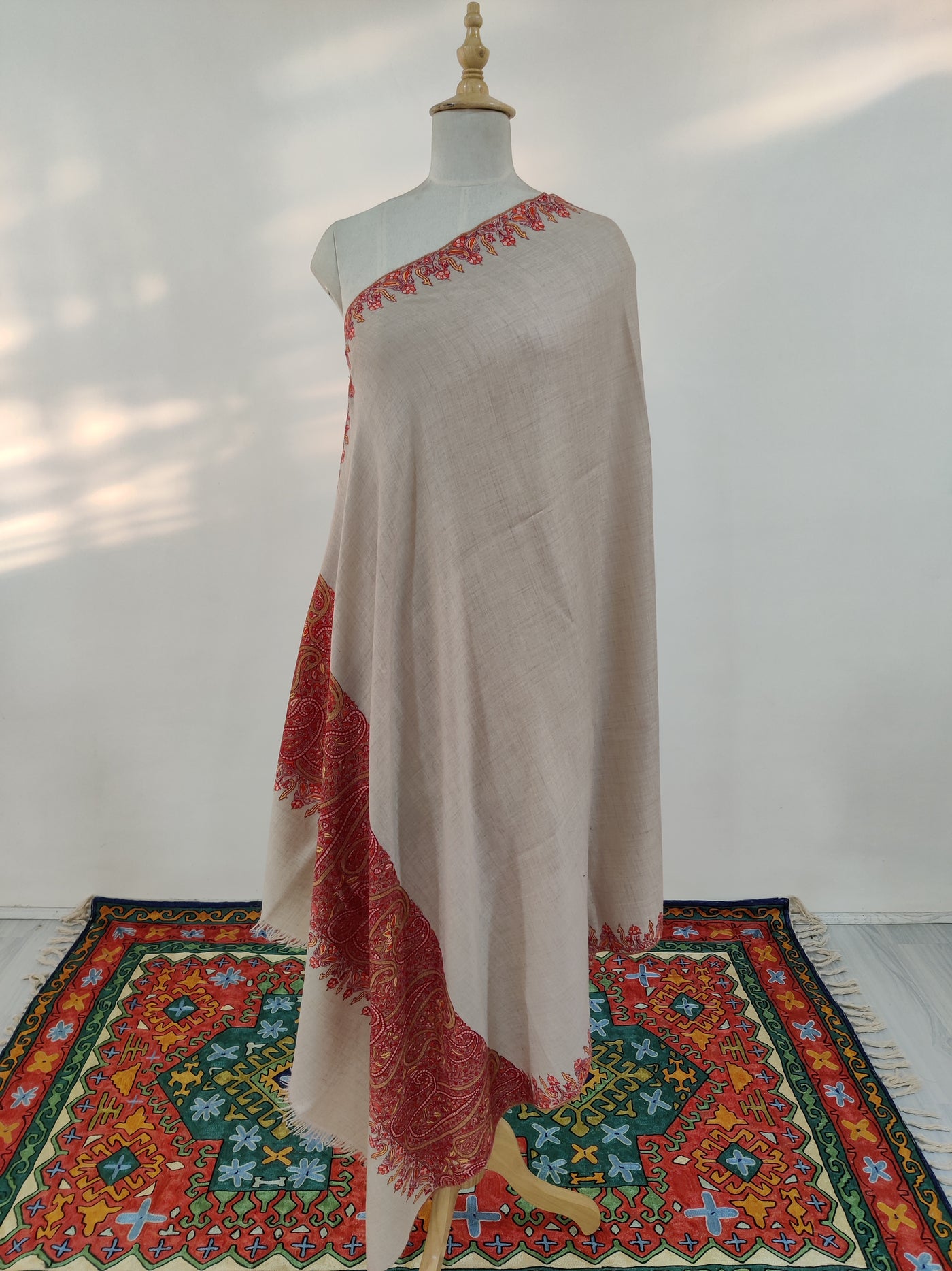 Ivory Grace Pure Pashmina Shawl with Hand-Embroidered Sozni Borders