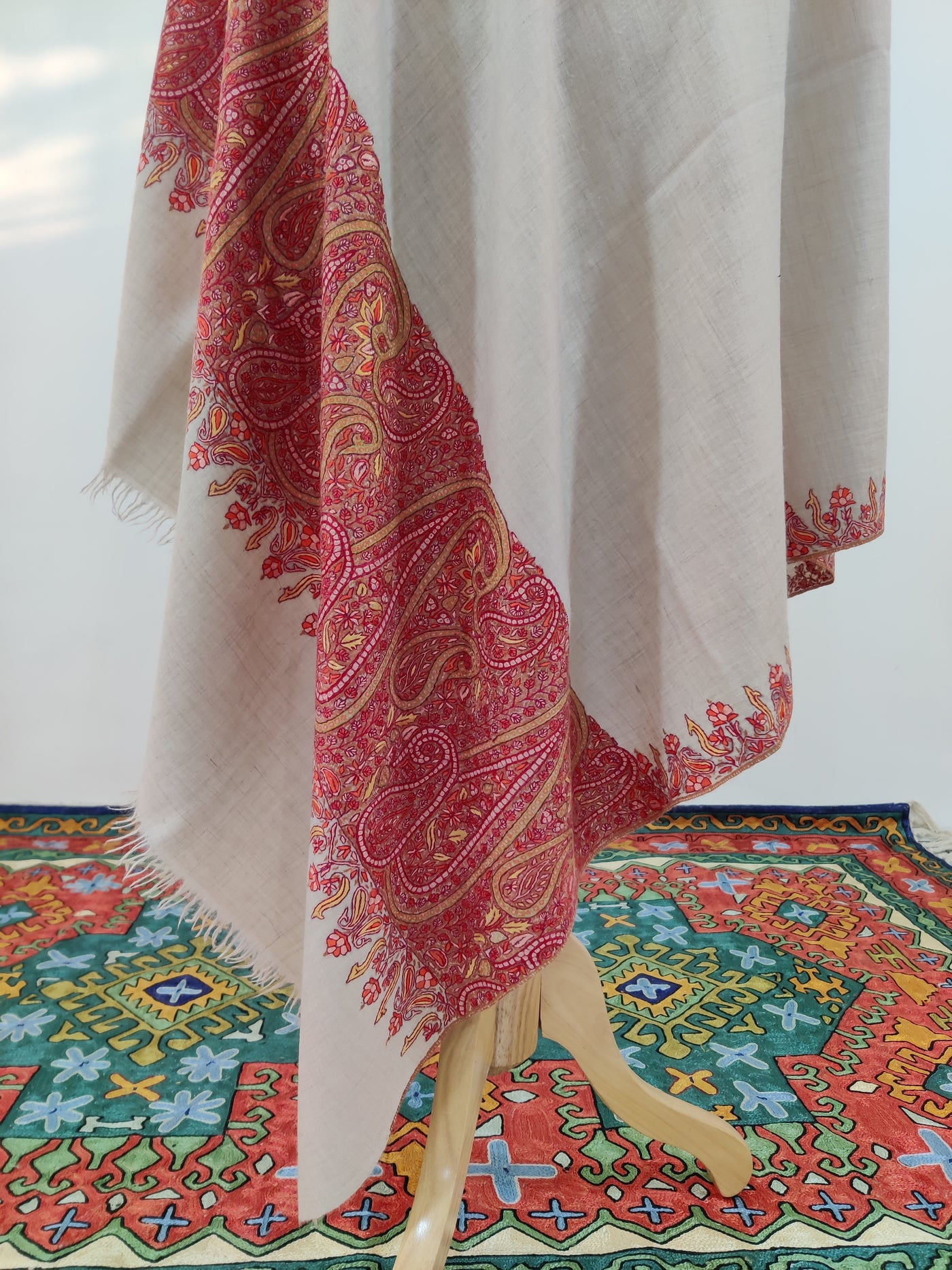 Ivory Grace Pure Pashmina Shawl with Hand-Embroidered Sozni Borders