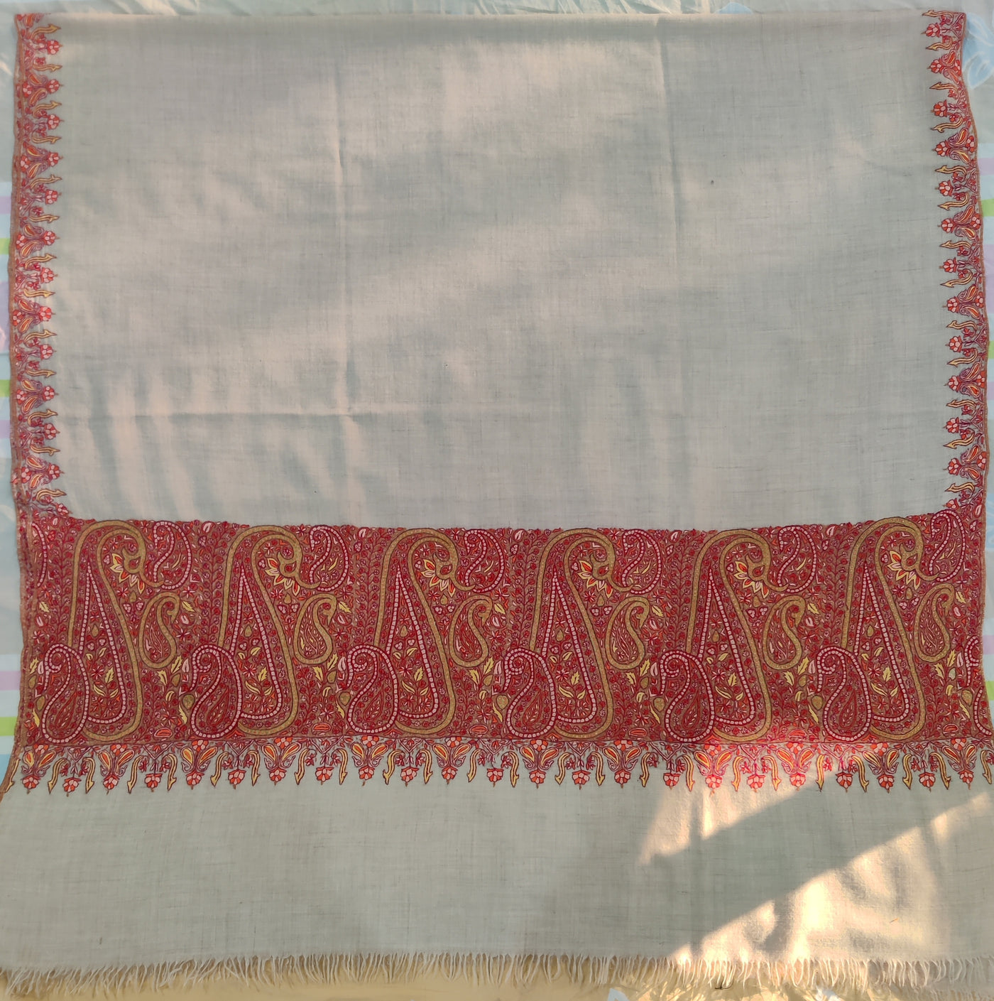 Ivory Grace Pure Pashmina Shawl with Hand-Embroidered Sozni Borders