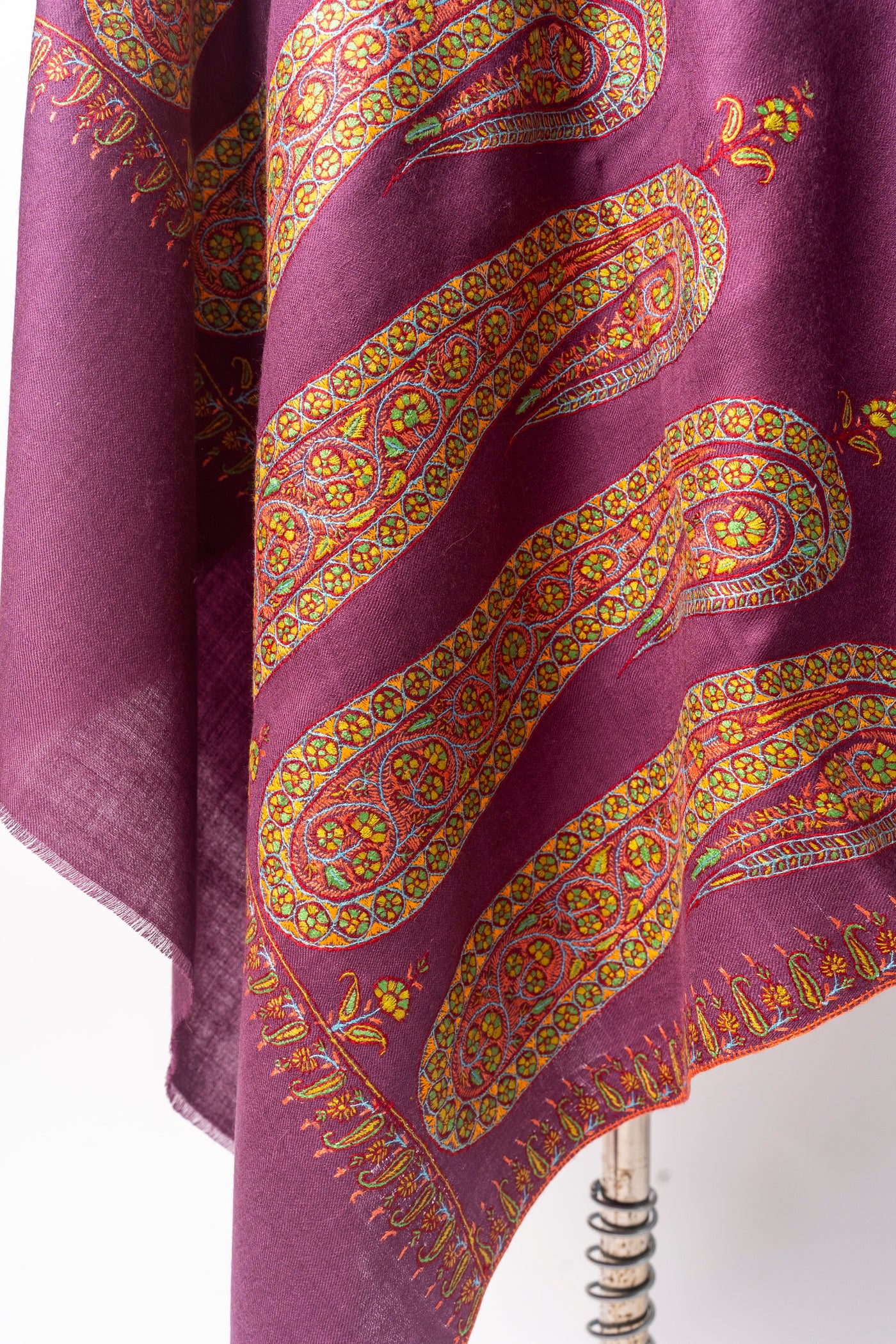 Royal Radiance Sozni Pashmina – Hand Embroidered Majestic Shawl
