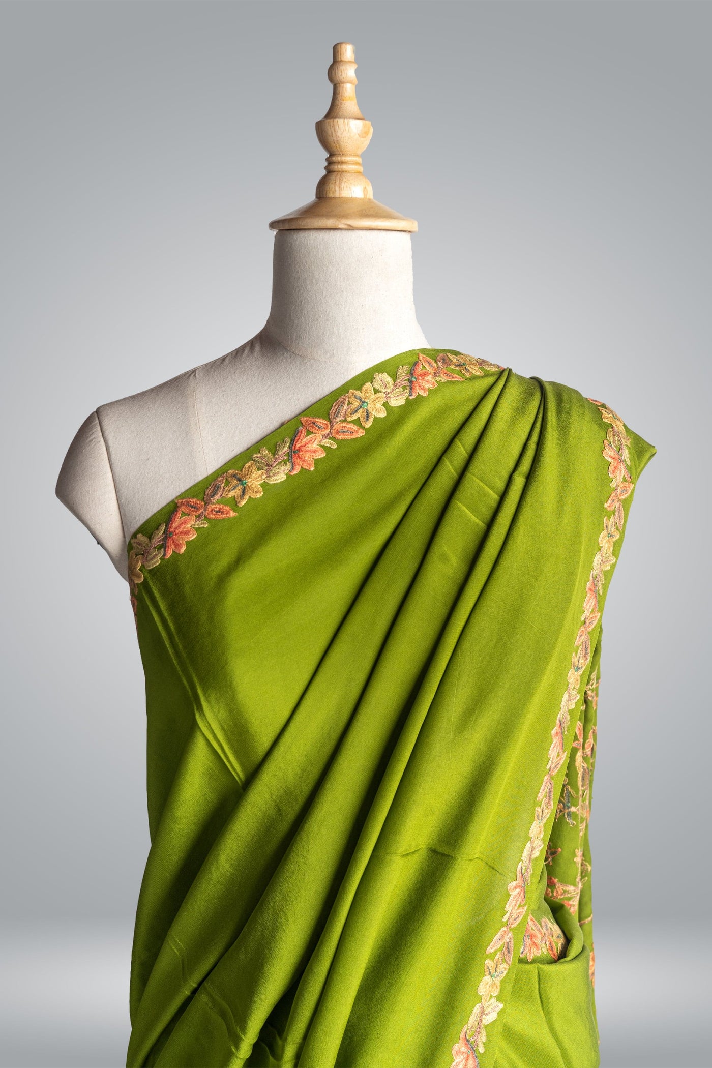 A Symphony of Art and Style: The Kashmiri Hand Embroidered Pure Crepe Saree