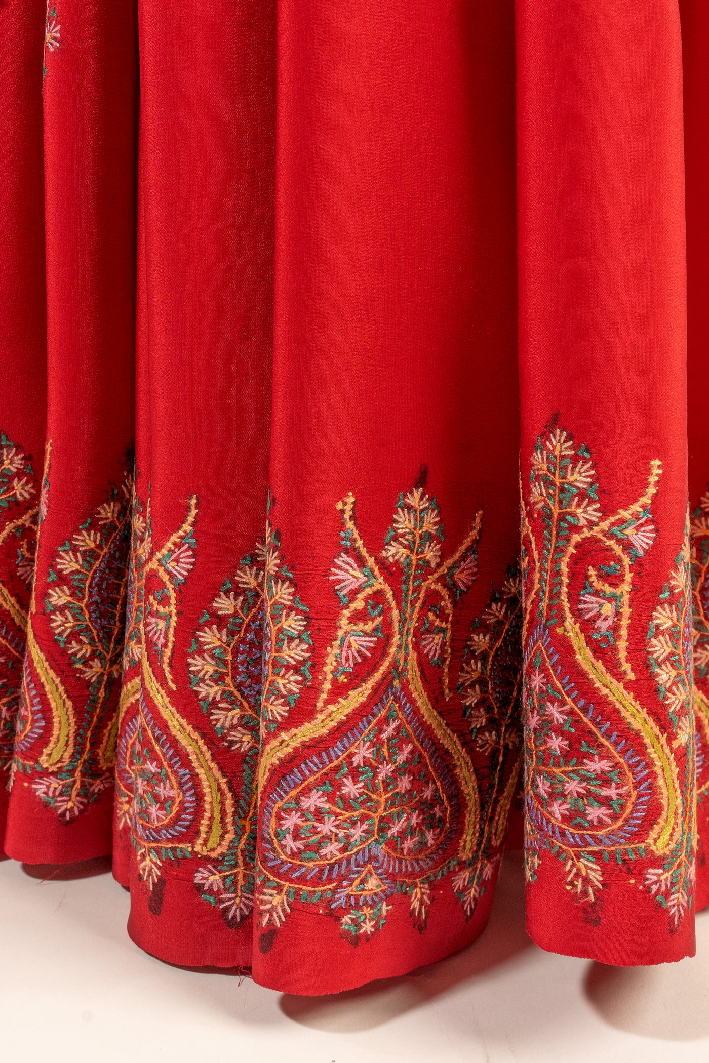 The Regal Ensemble: Luxurious Kashmiri Sozni Embroidered Pure Crepe Saree - KashmKari