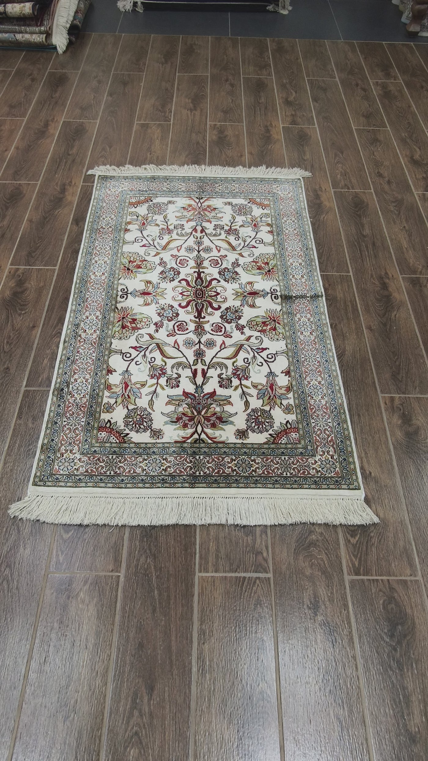 Ivory Garden Majesty Carpet - Hand Knotted Pure Silk Kashmiri Carpet (2.5ft * 4ft)