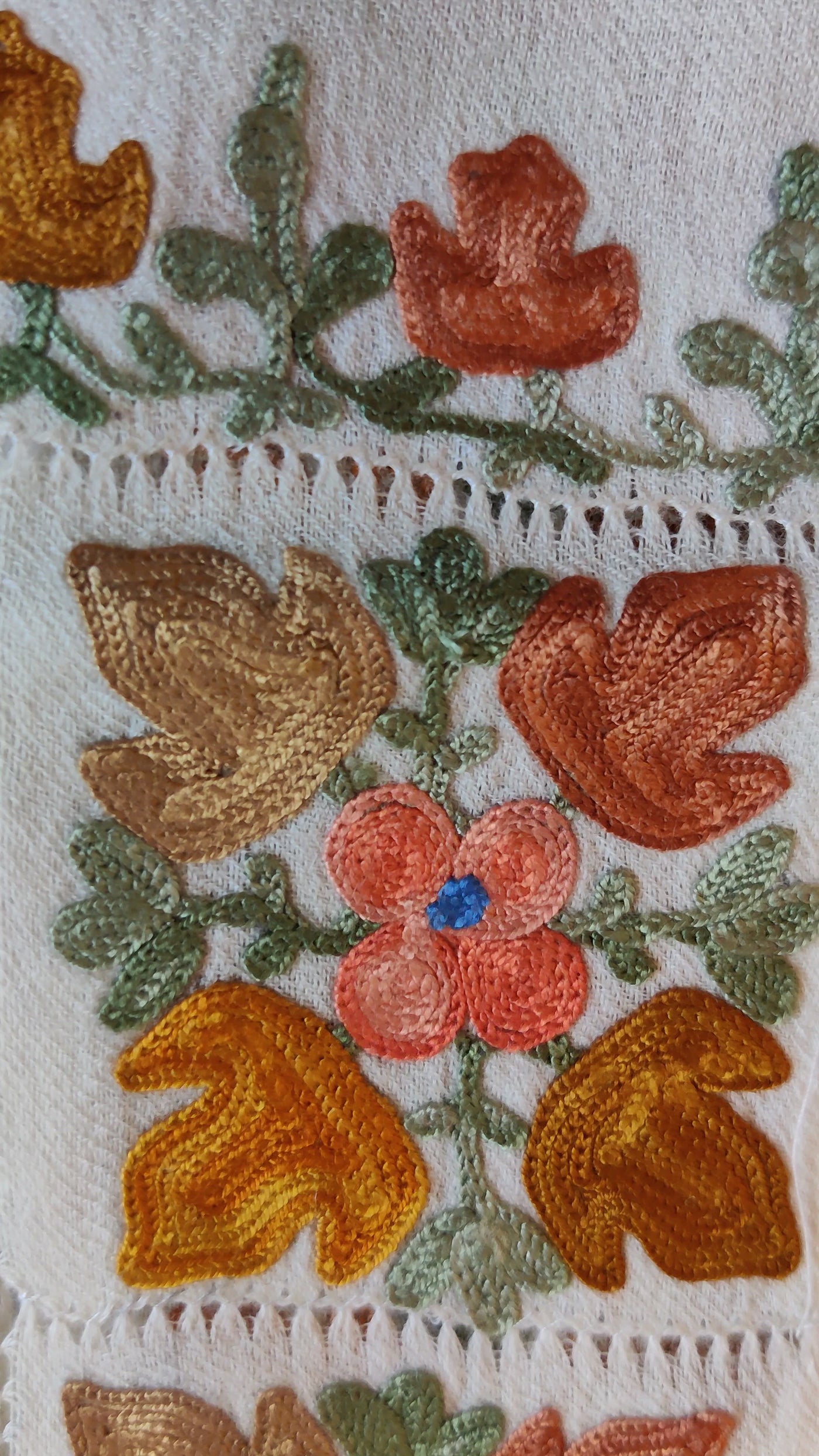 Chic Aari Cutwork Floral-Embroidered White Merino Wool Scarf