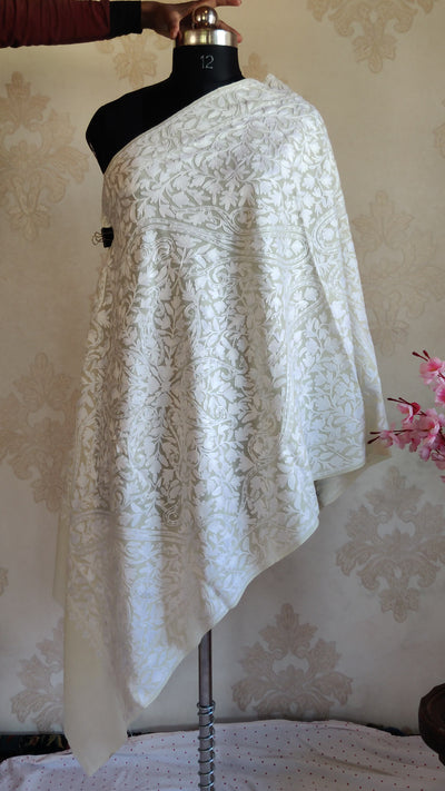 Paisley-Adorned White Merino Wool Aari Scarf