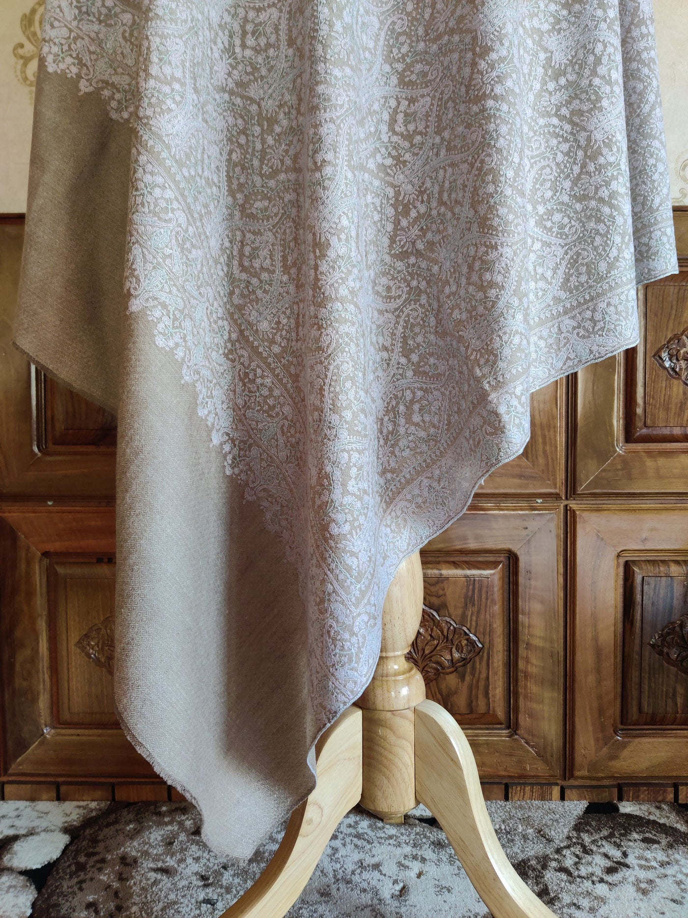 Beige Jamawar Pashmina Shawl with Intricate Sozni Embroidery