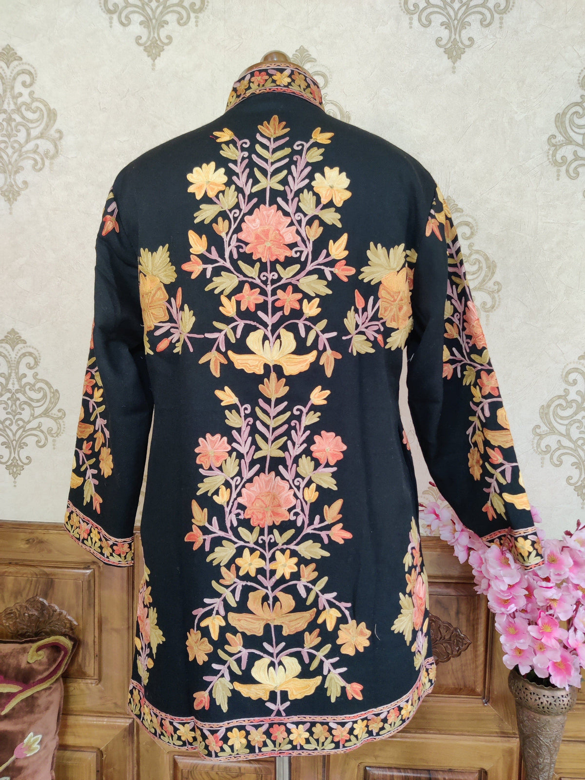 Kashmiri jacket With Floral Embroidery Jacket KashmKari Buy Short Kashmiri Jacket With Kashmiri Embroidery at best price Online  | Kashmir Thread 