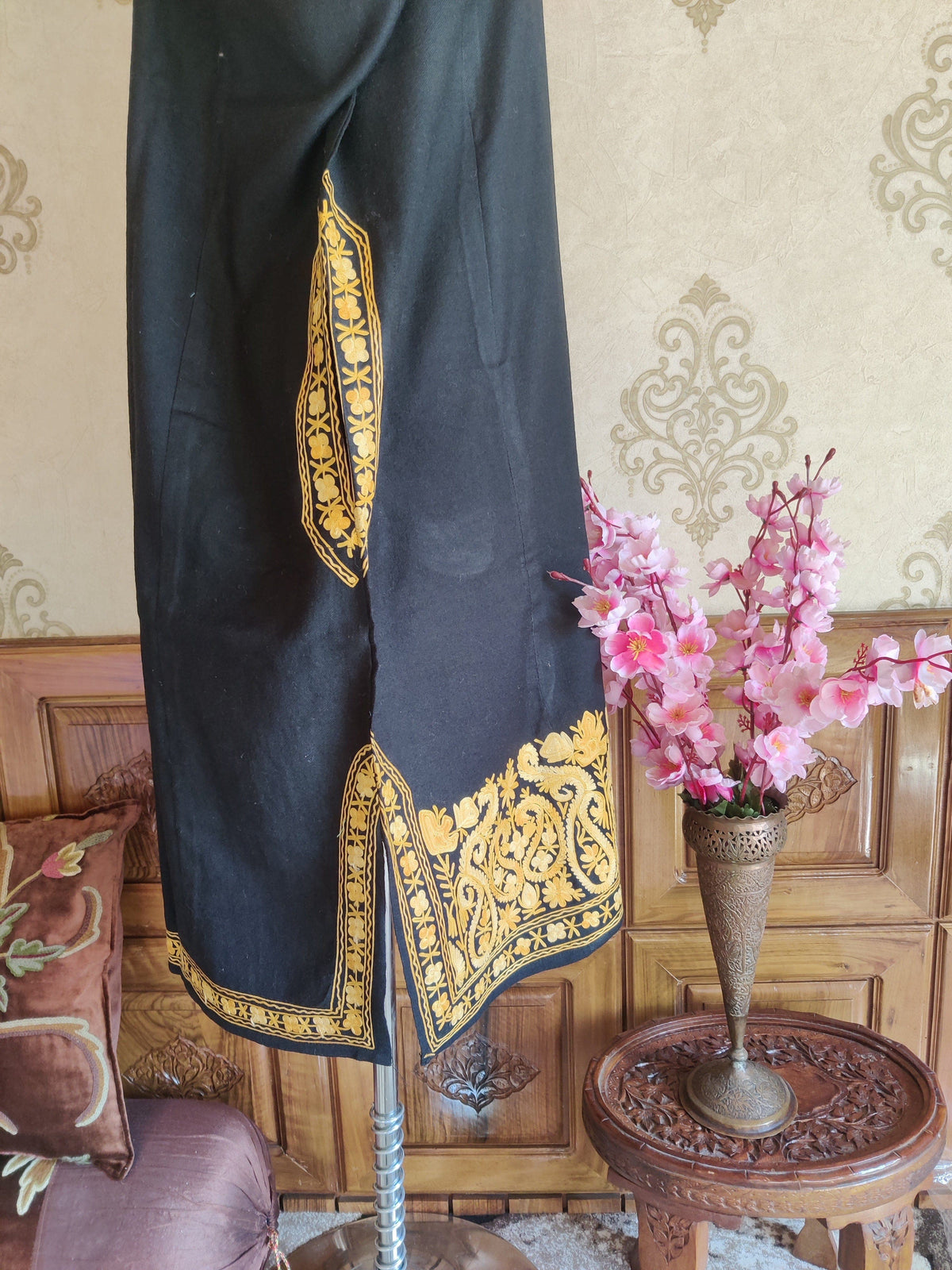 Kashmiri Pheran With Aari Embroidery Pheran KashmKari Buy Kashmiri Aari Neck Embroidery Phiran Online at a Reasonable Price | Kashmir Thread 